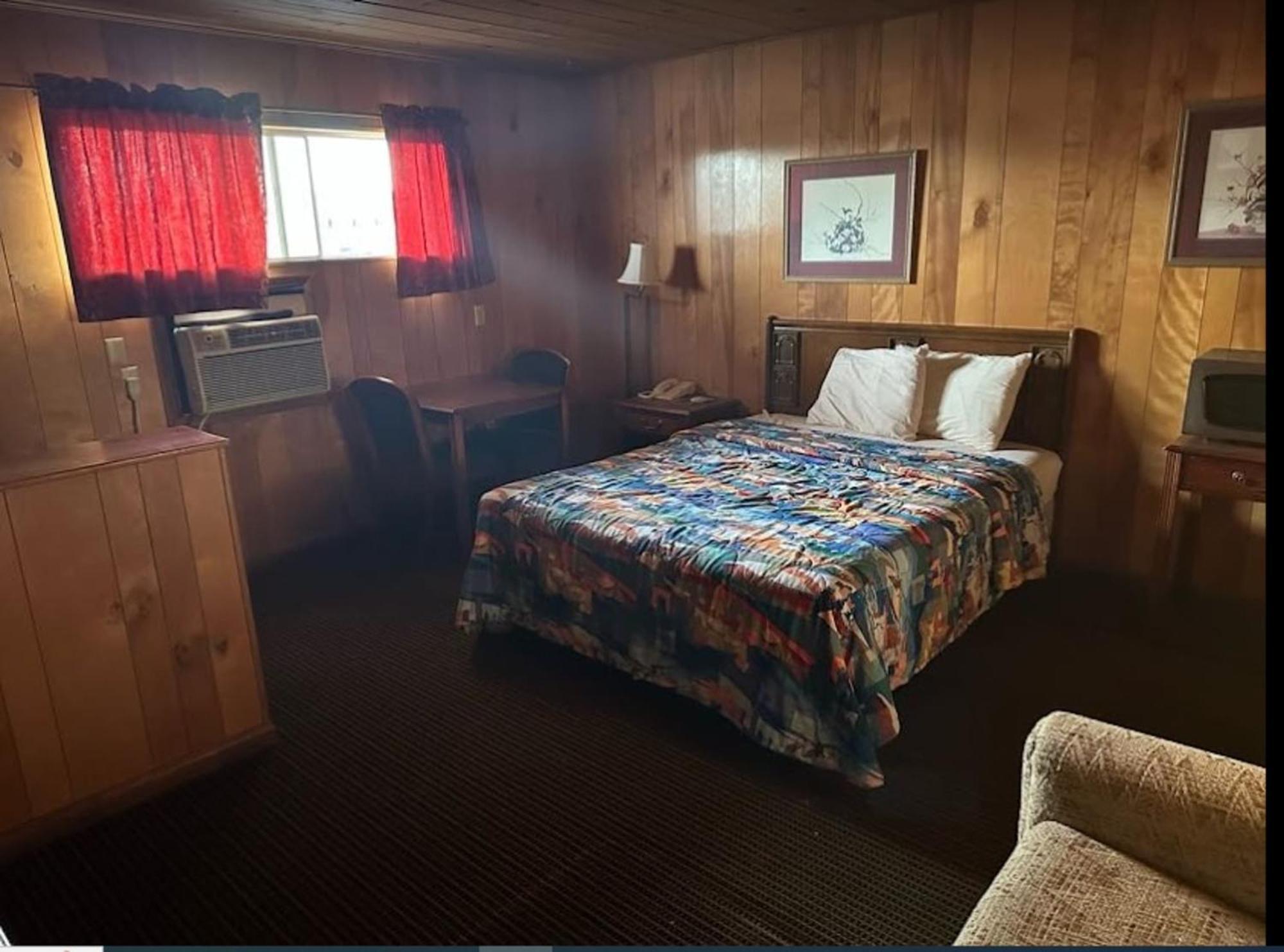 Love Hotels Western Holiday By Oyo At Harlan Lake Ne Alma Exterior foto